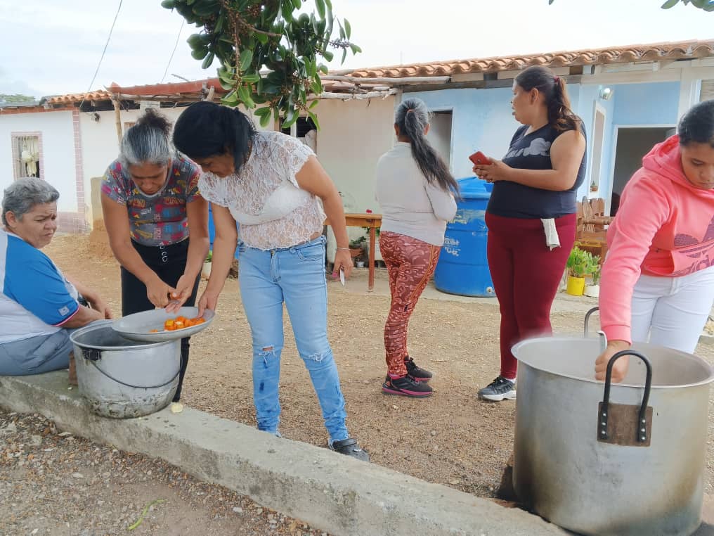 Desde Comuna Volcán de la Fumarola acompañamos un sanconcho bien bueno. Venezuela tierra de paz, de amor y apasionada por defender la libertad que lograron sus héroes, Viva mi tierra bendita por Dios, tierra amada por Bolivar y Chávez. <a href="/AdolfoP_Oficial/">Adolfo Pereira Gobernador</a> <a href="/NicolasMaduro/">Nicolás Maduro</a> <a href="/dcabellor/">Diosdado Cabello R</a>