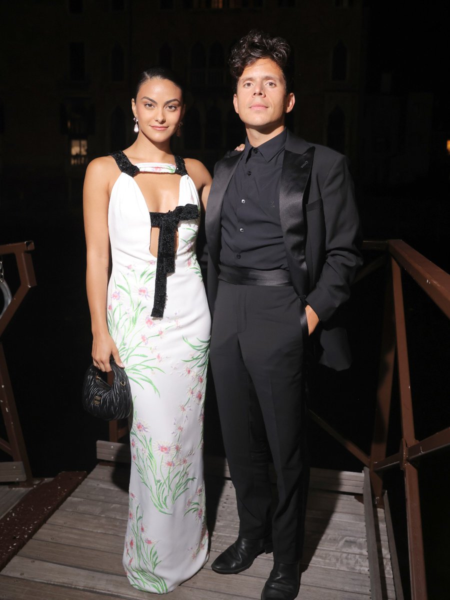 amfAR's tweet photo. What a beautiful look for a beautiful night 😍 @camilamendes and @rudymancuso joined us at #amfARVenezia in support of our mission to #CureAIDS!

📸: @GettyImages https://t.co/uKSgN2AvEU