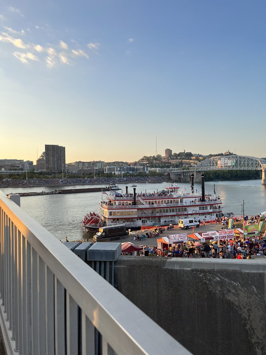 Kuhlbird13's tweet image. I love this city #WEBN #Cincinnati