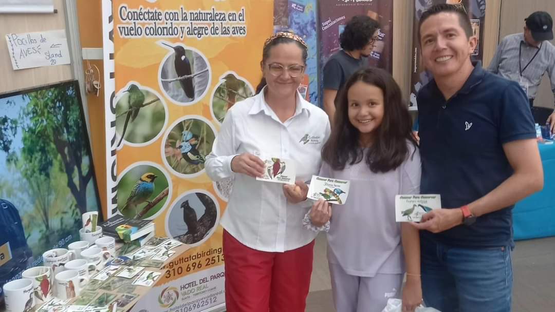 RedAviturismo's tweet photo. Así se vivió nuestra participación en @Ulibro , mil gracias a quienes  nos  visitaron y escucharon hablar de las aves de Santander y nuestras rutas de observación de Aves en Santander. Mil gracias por el apoyo @CCBucaramanga . https://t.co/NVEVxHZTFf