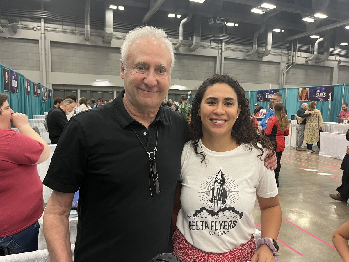 LuzXRayMD's tweet photo. Had a great time at @GalaxyConATX meeting @levarburton, @TerryMatalas, @jonathansfrakes and @BrentSpiner! #startrek #StarTrekLegacy #startreknextgen #startrekpicard #readingrainbow https://t.co/xq3I8MvtIS