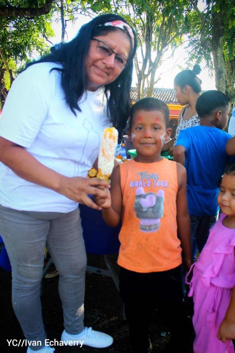 db_nicaragua's tweet photo. 2/3 #PatriaBenditaYLibre | 👉 #Diria// Promotoría Solidaria realizó la tarde de hoy actividad recreativa con los mimados de la Revolución, compartiendo elotes locos pintacaritas y actividades recreativas para el disfrute de los más pequeños
#AmoraNicaragua https://t.co/JLKazaLgyY