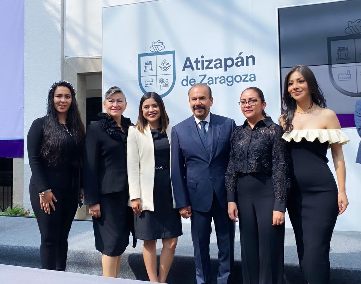 DianaStephanyLG's tweet photo. Hoy #AtizapánDeZaragoza se vistió de fiesta con la celebración de casi un siglo y medio de vida🙋🏻‍♀️ Fue un placer acompañar al Presidente Municipal @Pedro_RVillegas a la ceremonia por el CXLIX aniversario de la erección de nuestro bello municipio 😊 
#AtizapánProtegiendoTusDerechos https://t.co/MVJvvTl7G7