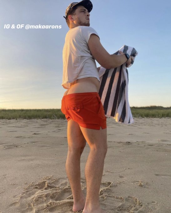 Your big naughty bundle of fun tonight on my OF :)   10 discounted spots now! Repost if I should film