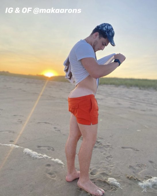 Your big naughty bundle of fun tonight on my OF :)   10 discounted spots now! Repost if I should film