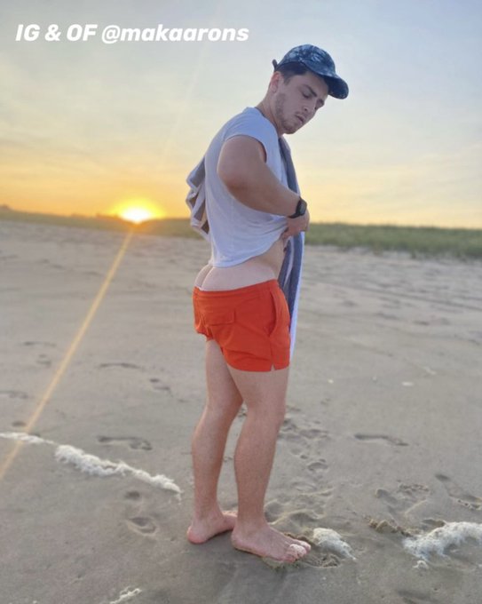 Your big naughty bundle of fun tonight on my OF :)   10 discounted spots now! Repost if I should film