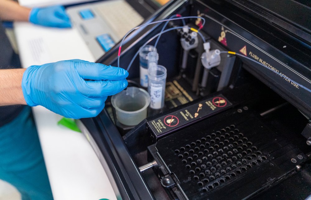 U. de Chile licencia a la Organización Mundial de la Salud tecnología para la detección del COVID-19, siendo la primera universidad de América Latina en facilitar el acceso a una tecnología de impacto en materia de salud pública global a la OMS uchile.cl/u208811