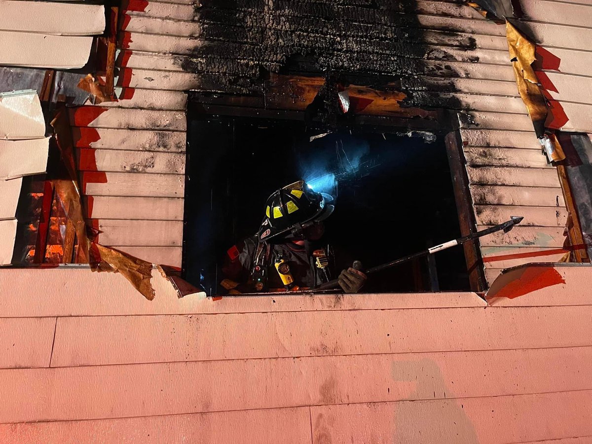 IAFFlocal204's tweet photo. This morning at 12:25 AM, Warren Fire Department responded Penn Ave NW for a structure fire. Units arrived on scene and reported a working fire. There were no injuries to civilians or firefighters. This fire is under investigation. #OAPFF #IAFF #warrenfirefighters #oapffonthejob https://t.co/cFnU2mwswF