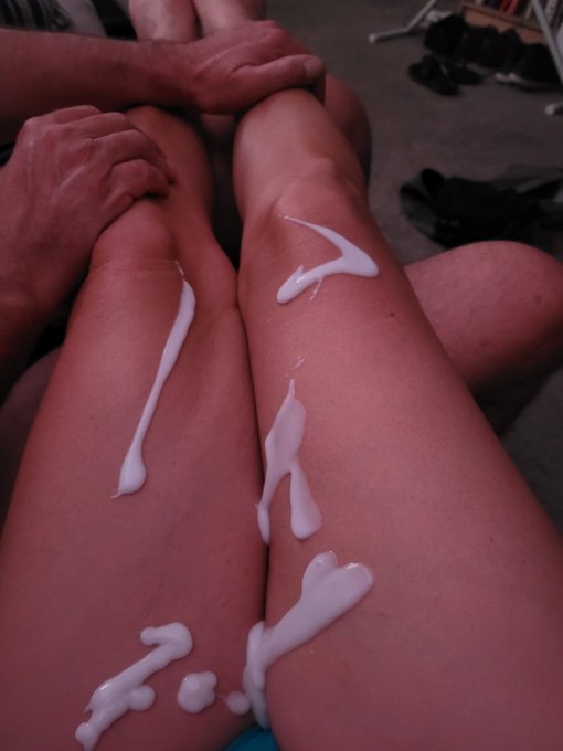 When you ask your husband to rub some lotion on your legs and he thinks he's funny. 😉 Have a sexy day<a href="/tag/legs"class="tags"><span>#legs</span></a><a href="/tag/feet"class="tags"><span>#feet</span></a><a href="/tag/toes"class="tags"><span>#toes</span></a><a href="/tag/weekendvibes"class="tags"><span>#weekendvibes</span></a>