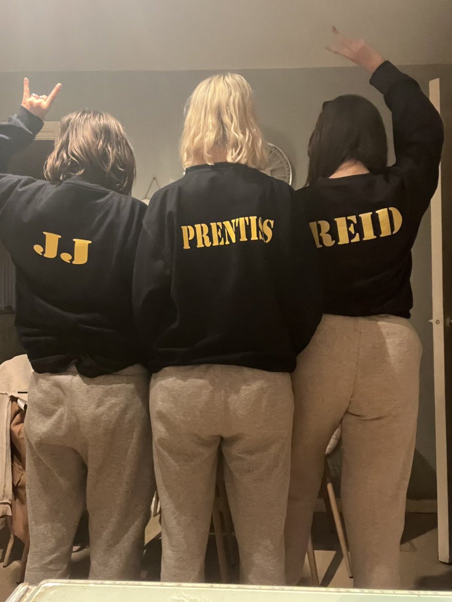 nerualjones's tweet photo. Living our best BAU lives. 
@pagetpaget @GUBLERNATION @ajcookofficial ✌🏼❤️ https://t.co/tp8rgjBfYP
