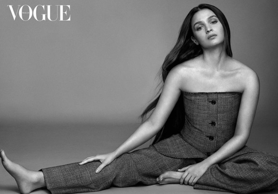 chennaista's tweet photo. I absolutely adore @aliaa08 but this looks AI generated 🫣 @VogueThailand #AliaBhatt #Bollywood #sundayvibes https://t.co/j8RWM1HsmY