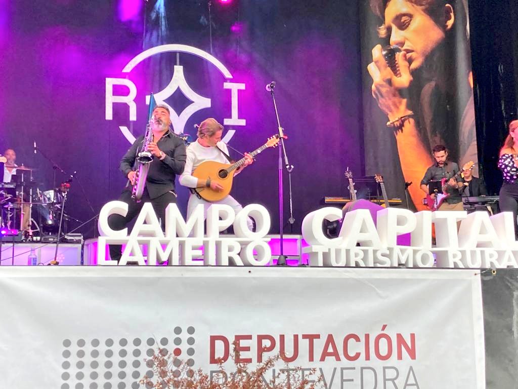 depo_es's tweet photo. Marabillosa actuación de @RoiCasal en #CampoLameiro no marco do #Musigal! Unha cita que non quixo perder o deputado provincial, @Jorge_Cubela https://t.co/4XpYhZRp09