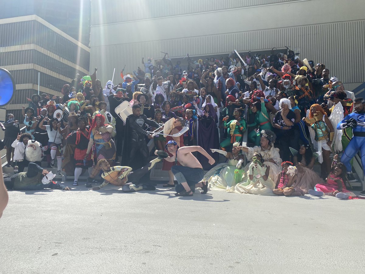 TafariTV's tweet photo. Easily the best photo in all of #DragonCon weekend 😂😂😂
#DragonCon2023 #BlackGeeksOfDragonCon https://t.co/IWRYBmRNAE