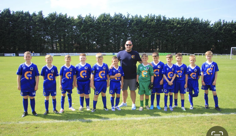 MiniamsU9White's tweet photo. The new kit reveal did not disappoint. Thank you to our new sponsor CADS Contractors Ltd for the match day kit, #ExperienceCGI for our winter training tracksuits and Wiola Kaciupa for the wonderful photoshoot. The boys look fantastic โฝ๏ธ https://t.co/A5srKLmrTz