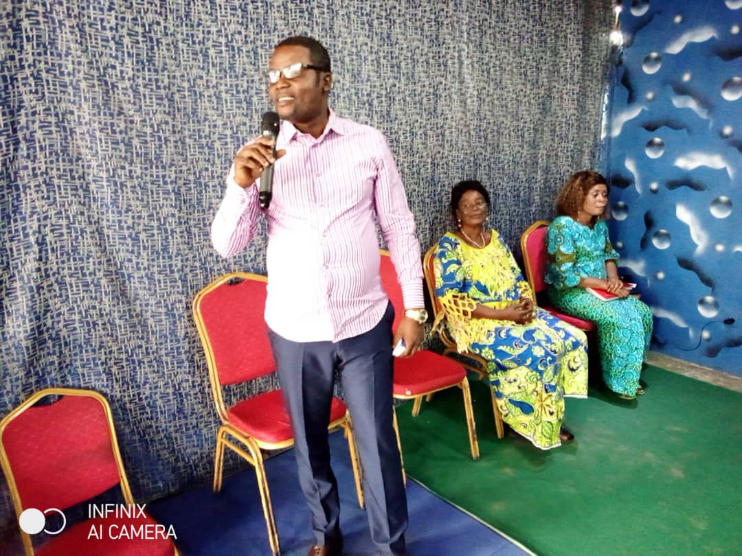 Ibanda_Gedeon's tweet photo. #Eddy #IDIMBU Le digne fils du mentor #Auguy #KALONJI a communié avec sa base de N'Djili. Tel père, tel fils. 
#Vaincre ou #Mourir. https://t.co/BbKOPvXHbC