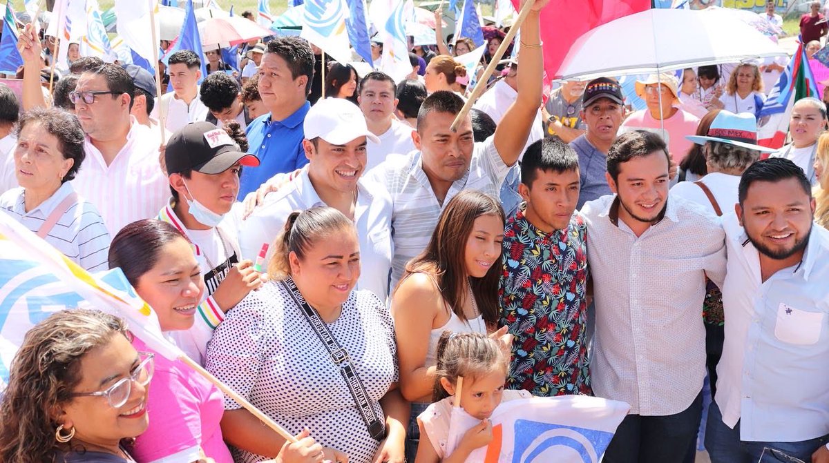 chrisenriquezh's tweet photo. En #Irapuato nos pusimos Xingones! 🤞🏽 Felicidades @XochitlGalvez por ser la coordinadora del @FrenteAmplioxMX 🫶🏽🔵🟡🔴 https://t.co/conwEgmjtT