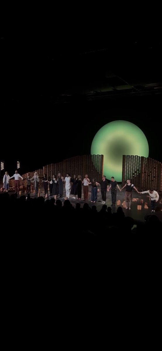 LeaGoebel's tweet photo. Mit der fantastischen Premiere von Yazdgerds Tod sind gestern sechs Jahre @schauspielkoeln zu Ende gegangen, merci, es war ein Fest🙏 https://t.co/MqNH00FfnF
