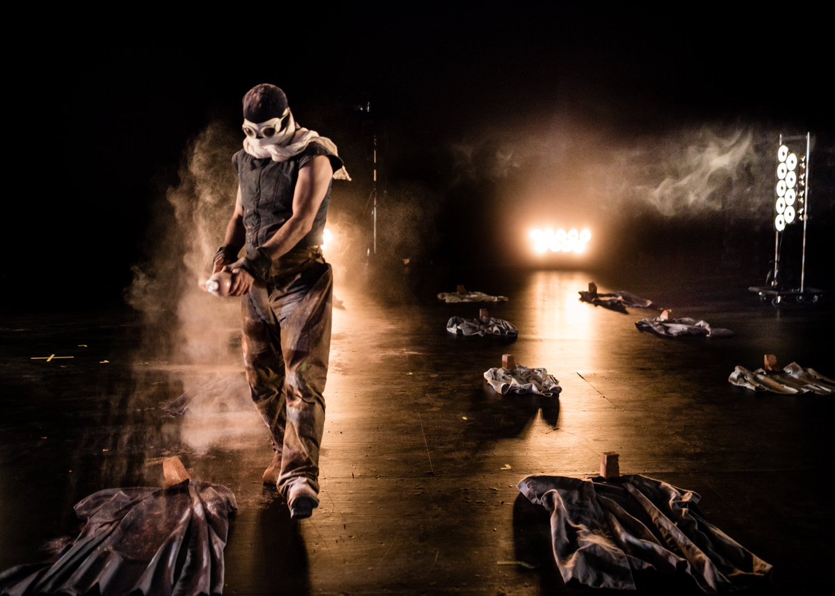 LeaGoebel's tweet photo. Mit der fantastischen Premiere von Yazdgerds Tod sind gestern sechs Jahre @schauspielkoeln zu Ende gegangen, merci, es war ein Fest🙏 https://t.co/MqNH00FfnF