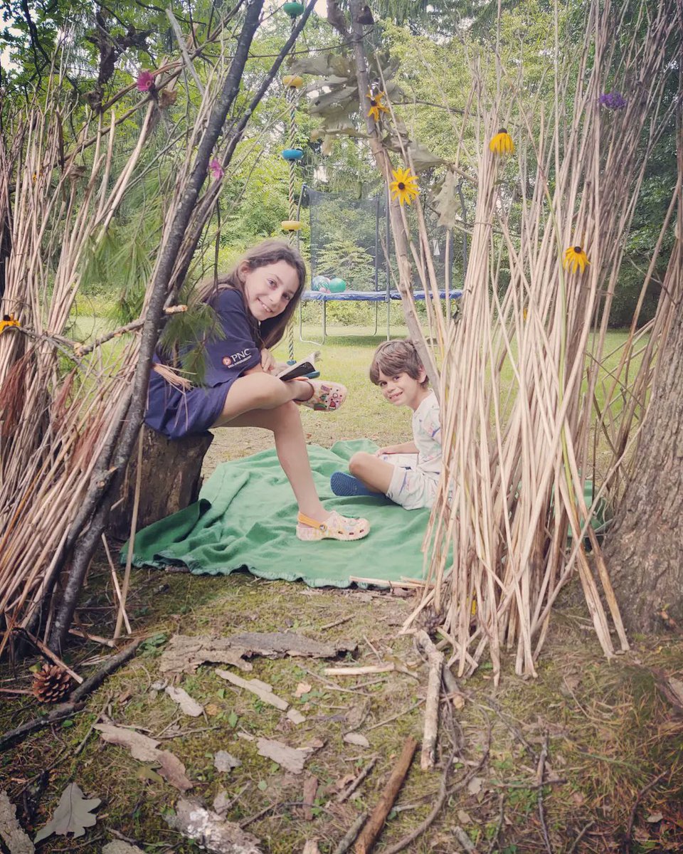 allison_rozo's tweet photo. The kids & neighbors made Fort Stix and it's perfect! 🌳📚
#nature #naturelovers #Read #readingoutside #kidsart #kidlit #childrensbooks #authorlife https://t.co/L3rI0Xh8eF