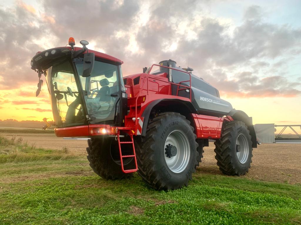 LHAgro's tweet photo. A system transfer last week saw a customer’s existing X35 Agi3 RTK system on to their new replacement steer-ready Horsch Leeb PT 8000 litre self propelled! 
#LHAgro #HORSCH #Topcon #SprayerDriver #CropSprayer https://t.co/Q8VovjDb7s