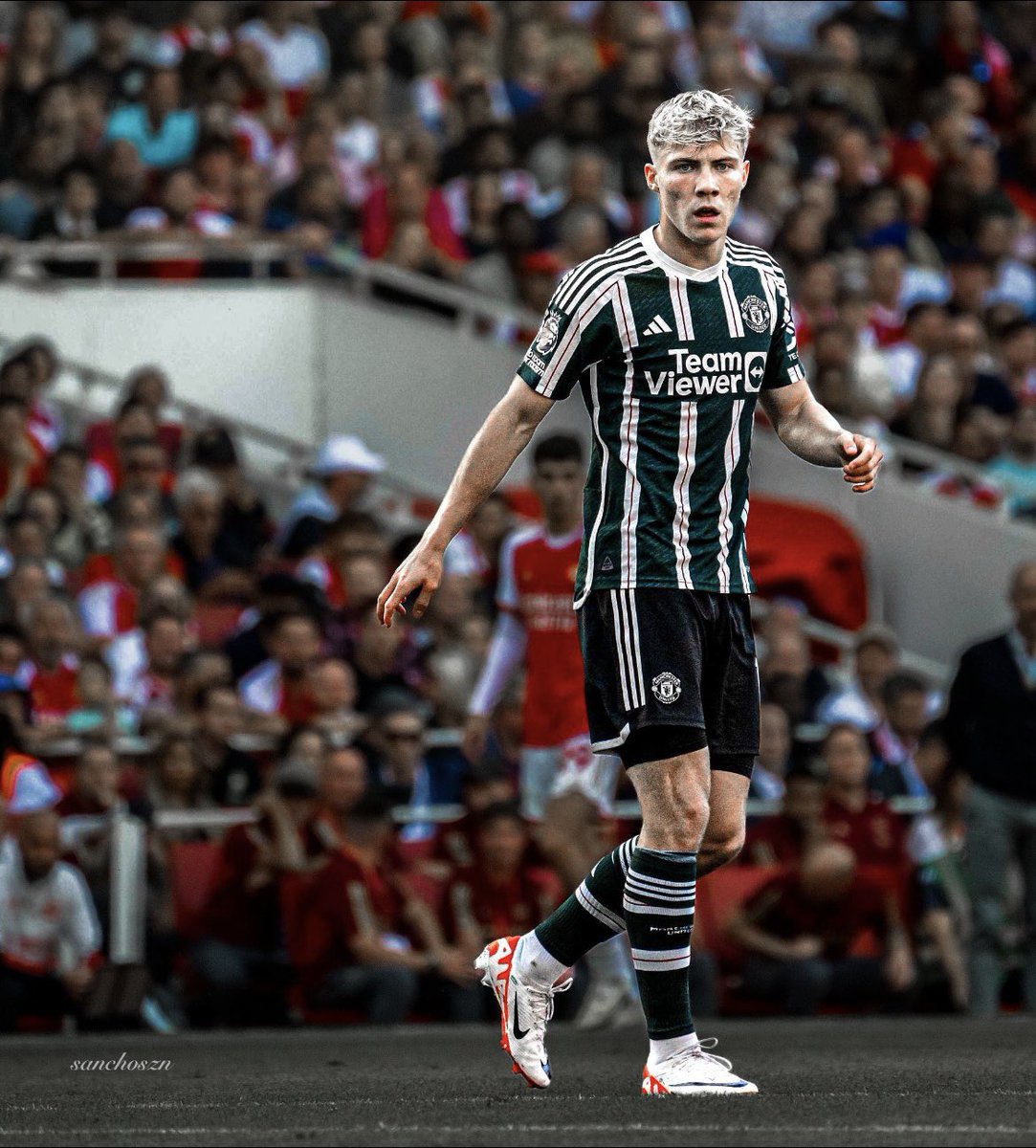 SanchoEdits's tweet photo. Højlund completely changed the game today
His physicality and linkup play was superb going to give defenders problems this season. Poor result but class debut🇩🇰 https://t.co/krD3OfB409