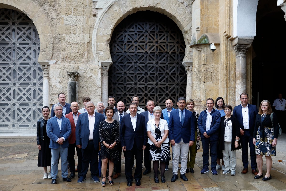 España en la UE tweet media