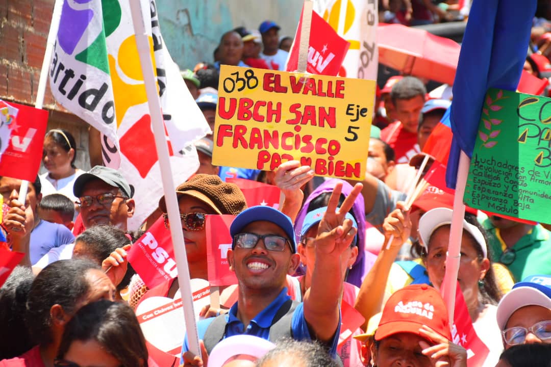 PartidoPSUV's tweet photo. Ejecutivo nacional garantiza pronta atención a comunidades de El Valle 
https://t.co/etmRjvQA7k  https://t.co/aXh4z6mx0N