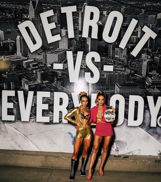blissmxxn's tweet photo. Poses backstage with returning legend and Kuntress HOF @TIFFYYTIME ahead of #KuntBackDay2 ✨💋 

#KuntBack @KuntressINC https://t.co/N6PTnHWdOl
