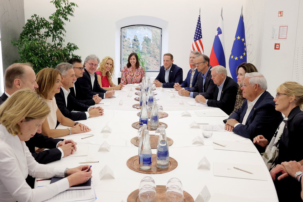 Vlada Republike Slovenije (@vladars) on Twitter photo 🇸🇮🤝🇺🇸 Prime Minister Robert Golob met together with <a href="/tfajon/">Tanja Fajon</a> and <a href="/sarecmarjan/">Marjan Šarec</a> representatives of the US Congress. Main topics were situation in the Western Balkans, Russian agression against Ukraine and cooperation within NATO. 🇸🇮🤝🇺🇸 Prime Minister Robert Golob met together with <a href="/tfajon/">Tanja Fajon</a> and <a href="/sarecmarjan/">Marjan Šarec</a> representatives of the US Congress. Main topics were situation in the Western Balkans, Russian agression against Ukraine and cooperation within NATO.