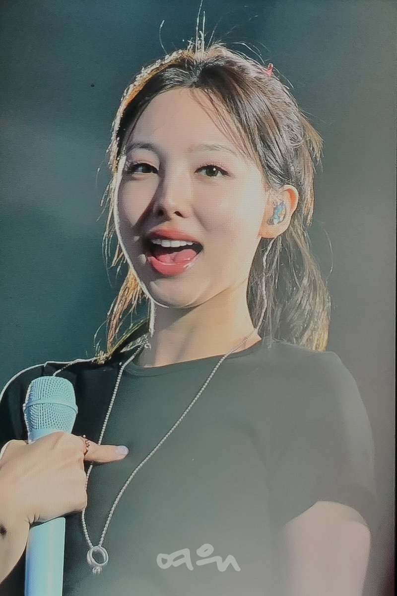 nayeon archive tweet media