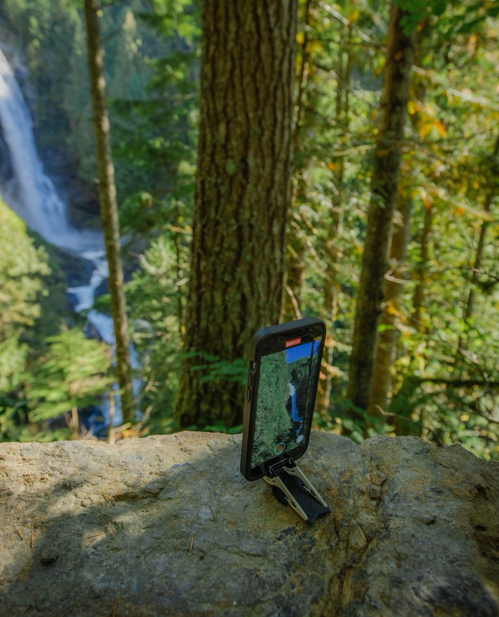 PocketTripod's tweet photo. Afraid of heights? Let your phone capture the moment for you⛰️⁠
⁠
⁠
#pockettripod #summer #photography #outdoorphotography #waterfall https://t.co/f4qbm8k8v8