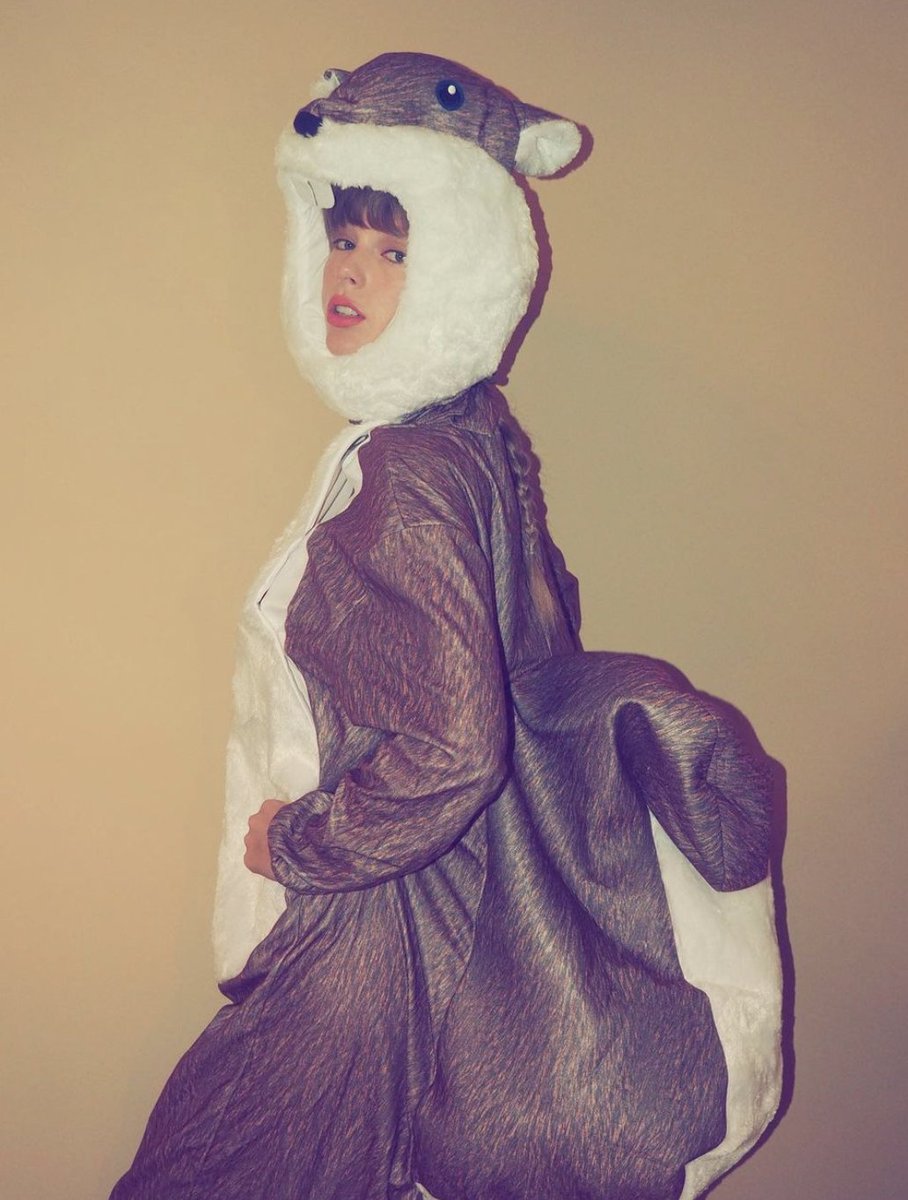 A little Halloween throwback from <a href="/TaylorSwift/">TaylorSwift</a>! 🐿😂❤️

Anyone else already decorating for Halloween!? 👀🙋‍♀️🎃

Listen to her music on the free iHeartRadio app!