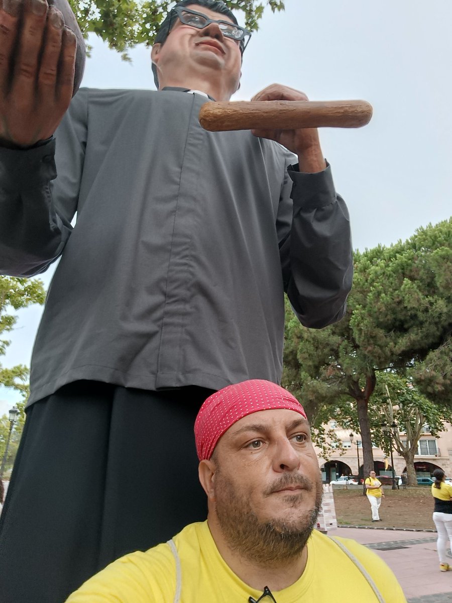 jrmoleroyll's tweet photo. #Selfie #ViscaLaFestaMajor
Sortida gegantera #Dragut i #Otxali i amb el gegant pare Echarri #LaLlantia #Mataro
#FM2023 #SantQuirzedelValles
Ds. 02/09/2023 tarda
#OppoX5Lite https://t.co/ycMSaAPzC1