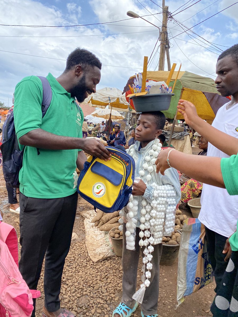 GLOBALVISIONAR5's tweet photo. #PowerOfThePen Through our annual #Education4All campaign and In collaboration with @GACDCameroon we donated school materials to some Less privileged children hawking along the streets of Bamenda #PenNotGun #EducationCantWait @unicefcameroon #BooksNotGuns #QualityEducationForAll https://t.co/RUwKs9JNIW