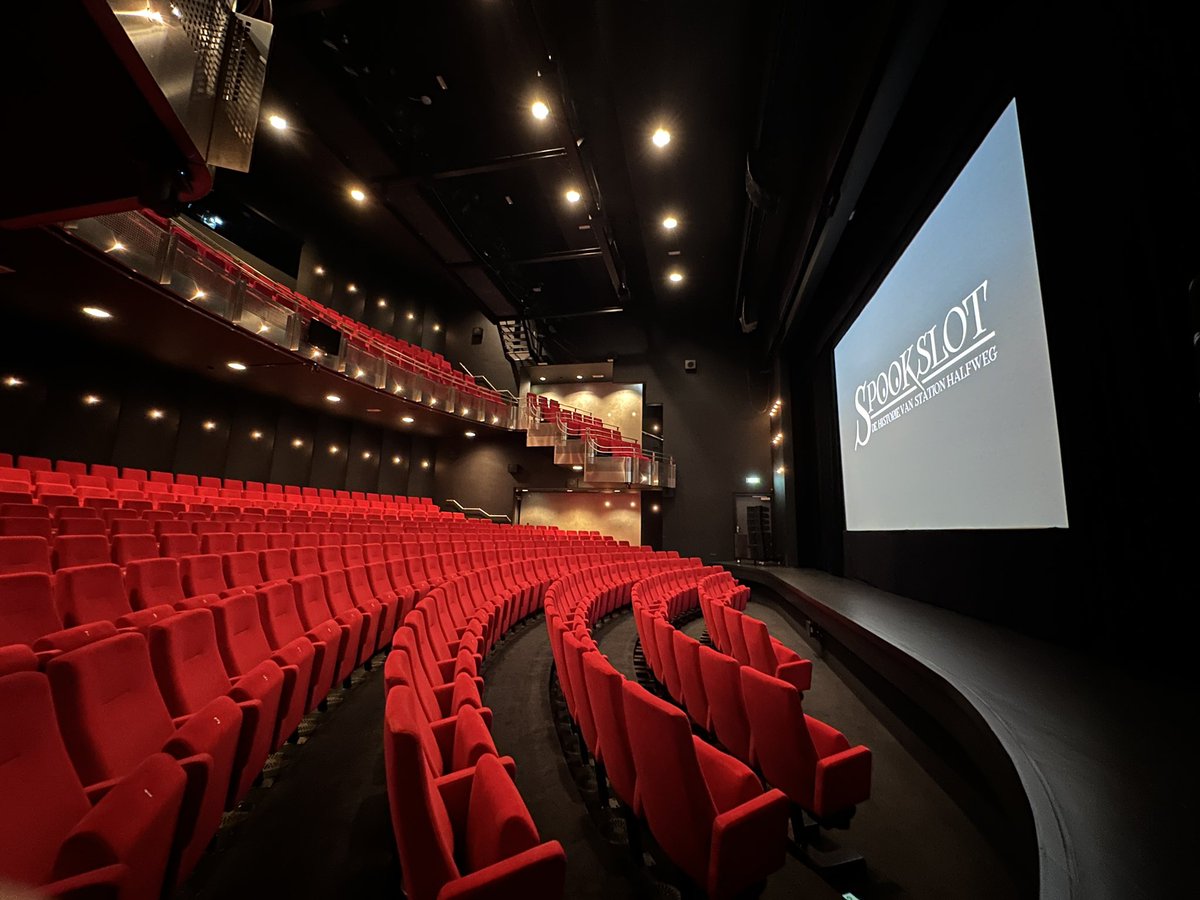 Trots! 1,5 jaar geploegd met 7 man. Research in recordtempo, opnames op bizarre tijden enz. Spookslot is niet meer, de verhalen en beelden wel. Dit weekend 4x op super beeld en 5.1 surround. Tot eergisteren is er gemonteerd en gemixt. #efteling #spookslot #dansemacabre <a href="/efteling/">Efteling</a>