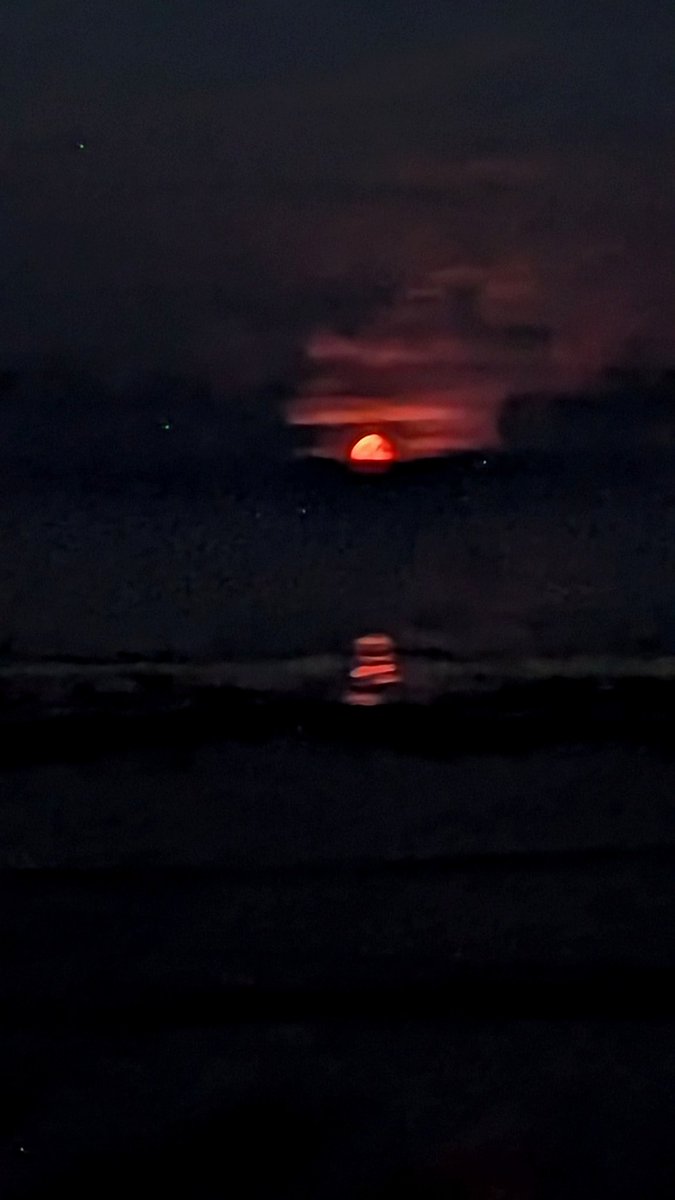 NTynesideCoast's tweet photo. Spectator orange moon this evening https://t.co/0ijxpwxWDt