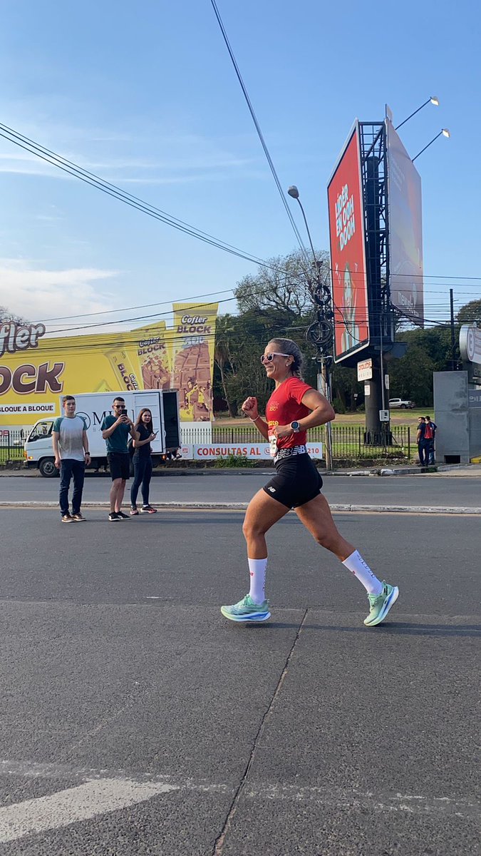 vivirivarola's tweet photo. Recta final de los 15k más exigentes que me tocaron en competencia... y el clima lo hizo aún más duro. Pero tan feliz de seguir haciendo y disfrutando de esto después de tantos años. Y para rematar: 6ta gral, 1ra cat. #CORRERESVIDA #NB15K #TSCclub https://t.co/LevpVbmYOS