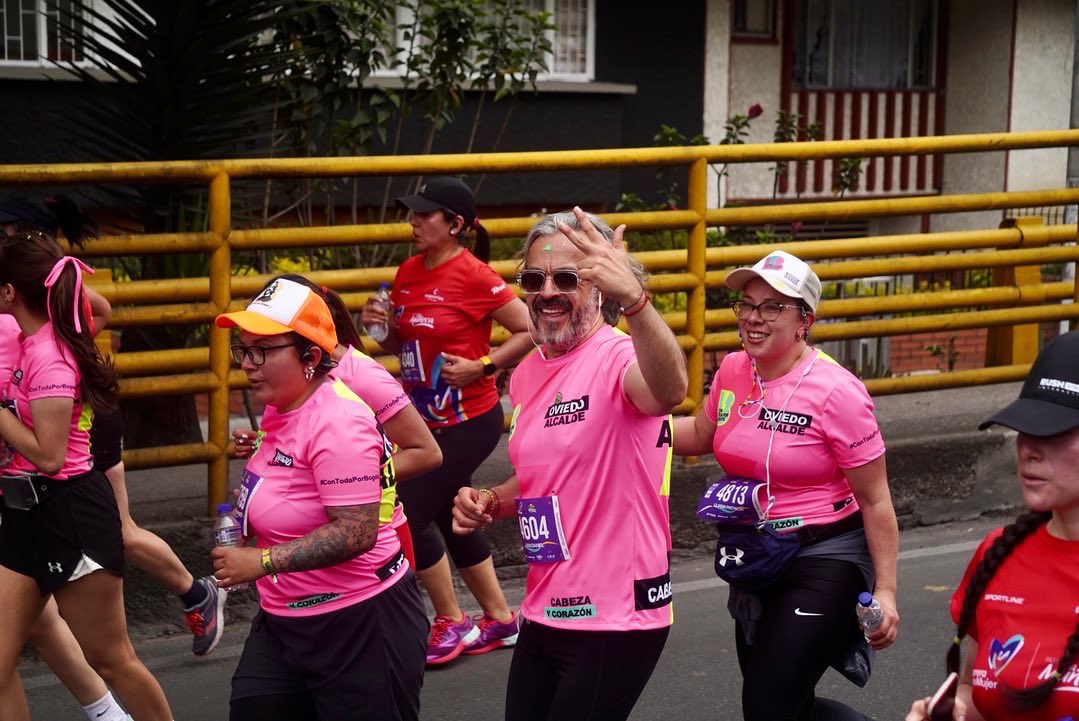 Con la #EnergíaVoluntaria participamos en la #CarreraDeLaMujer. No paramos, seguimos escuchando y hablando con las personas en #Bogotá. 

Vamos a tener el primer Gabinete mayoritario de mujeres. ¡Trabajaremos por la diversidad y protegeremos la diferencia!