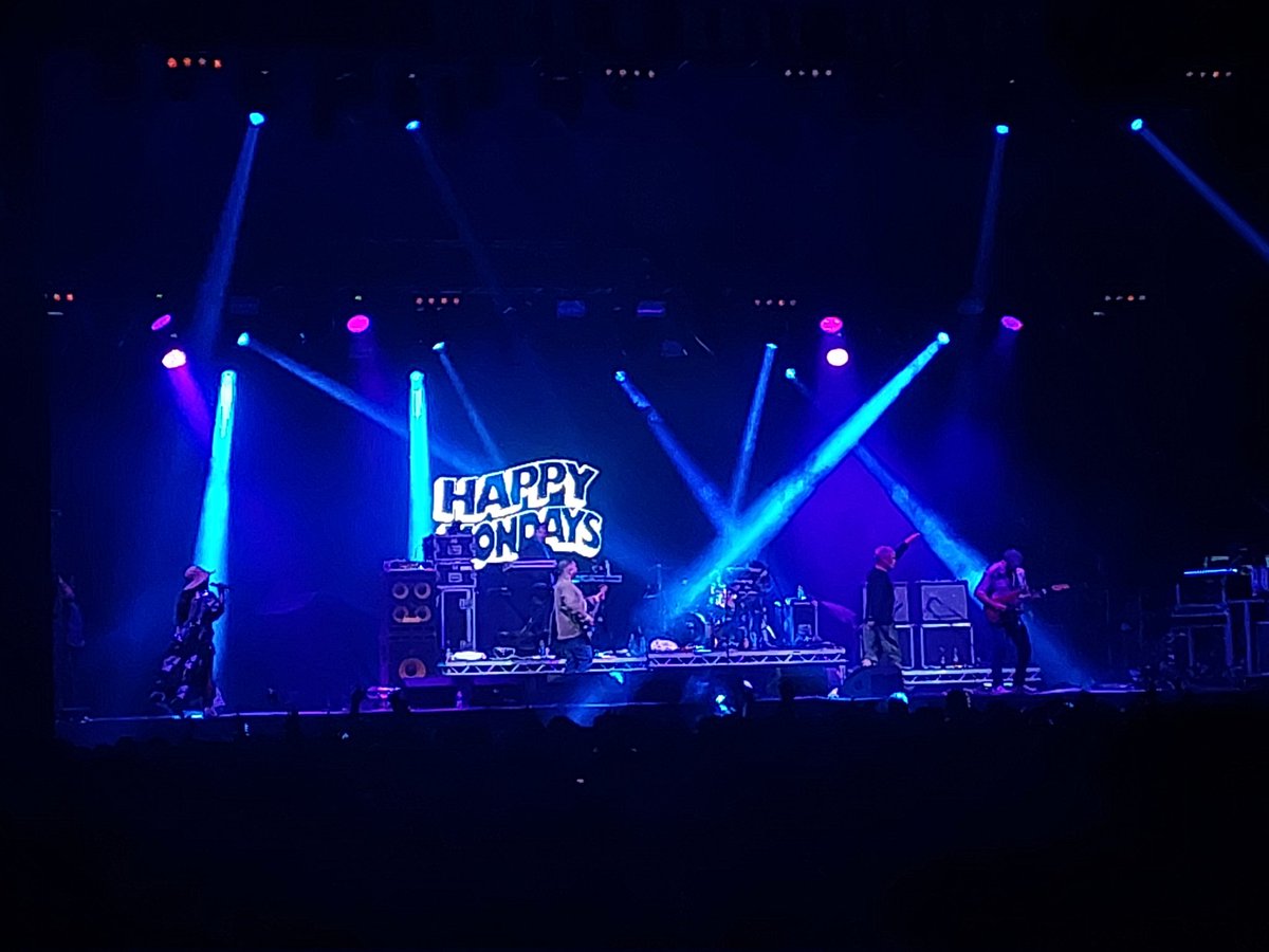 AnnaSincs's tweet photo. September sunshine and music #noelgallagher #happymondays #rocknrollcircus https://t.co/uuT32jHwUM