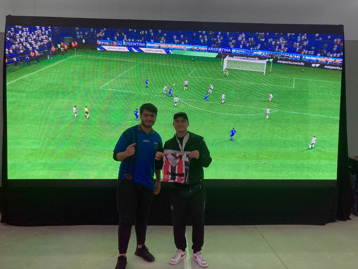ChacaeSports's tweet photo. FELICITACIONES AL GANADOR 🥇 

En un torneo organizado por la Municipalidad de San Martín realizado por Chaca eSports.

Fue un día productivo , queremos  agradecer a nuestros sponsors, a todo el personal que trabajó para que los chicos jueguen, mucha gente vino y disfrutaron 🤟🏼 https://t.co/rRPdNNBQKF