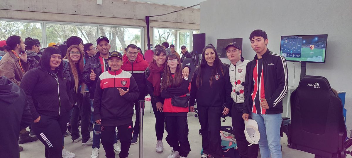 ChacaeSports's tweet photo. FELICITACIONES AL GANADOR 🥇 

En un torneo organizado por la Municipalidad de San Martín realizado por Chaca eSports.

Fue un día productivo , queremos  agradecer a nuestros sponsors, a todo el personal que trabajó para que los chicos jueguen, mucha gente vino y disfrutaron 🤟🏼 https://t.co/rRPdNNBQKF