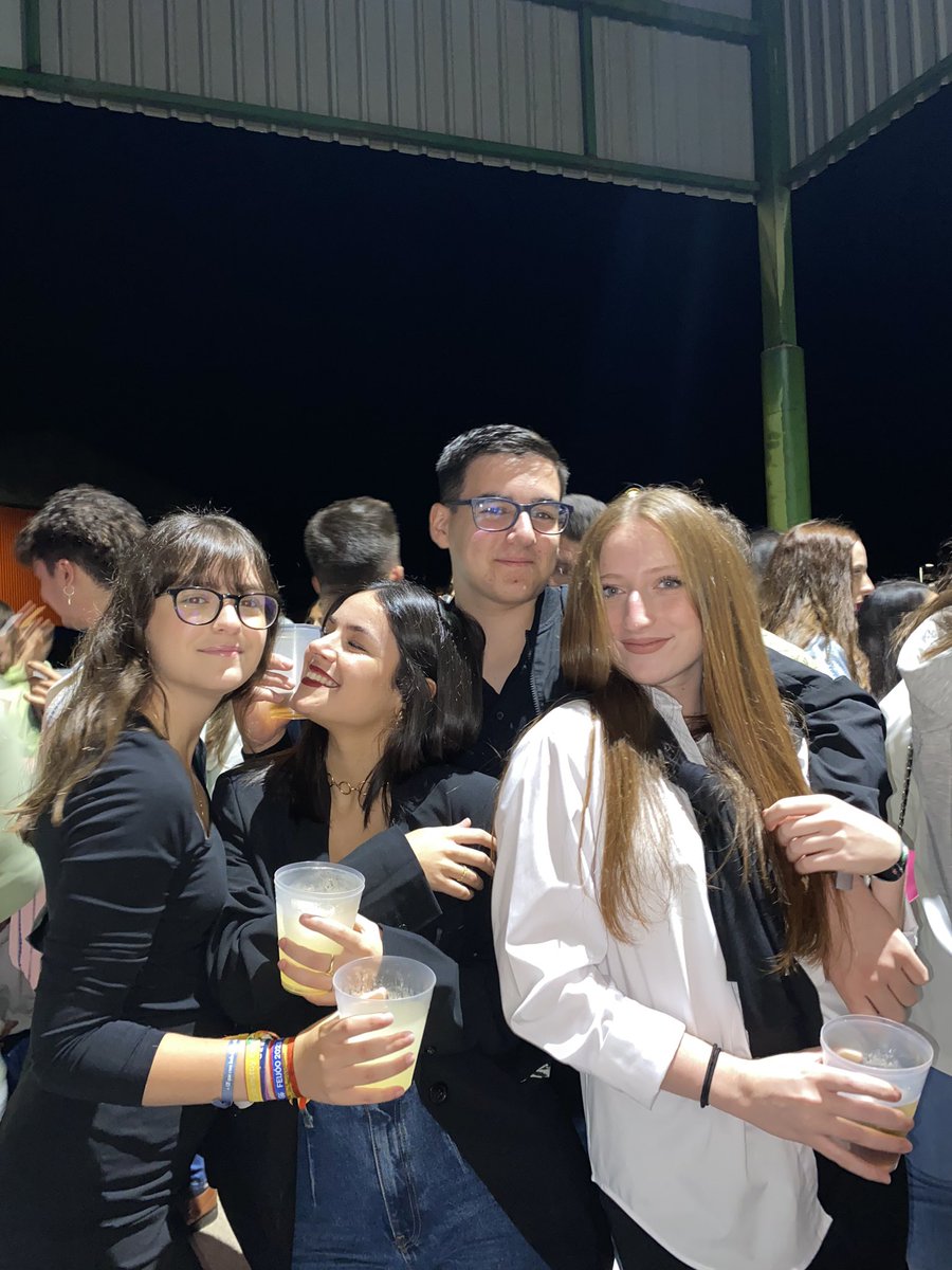 <a href="/kansaita_/">no me llamo vicenta</a> ellos 🩵