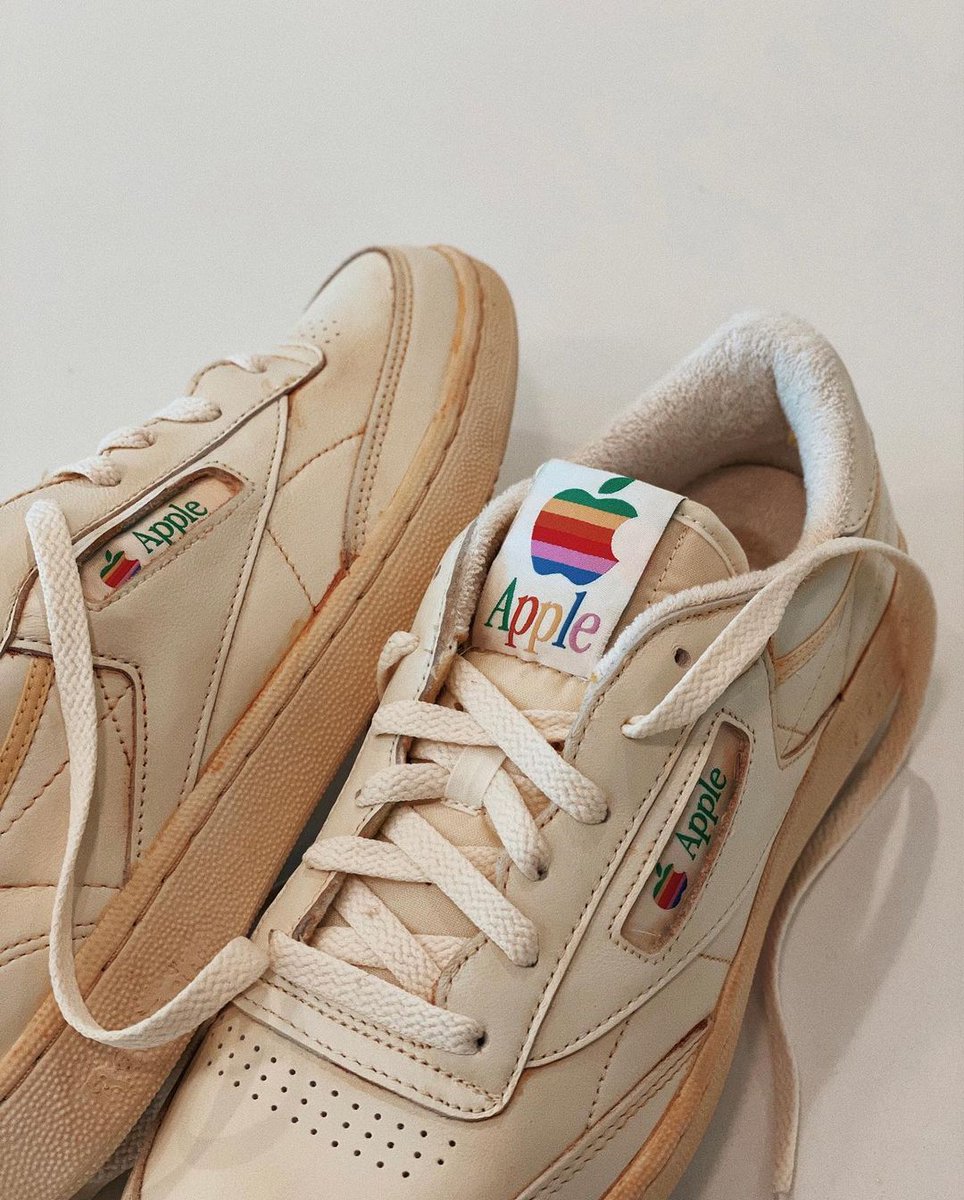 WhiteHouseIce's tweet image. Would you pay $50,000 for these used #Appe shoes?

#Apple #Design #Fashion #Shoes #Sneakers