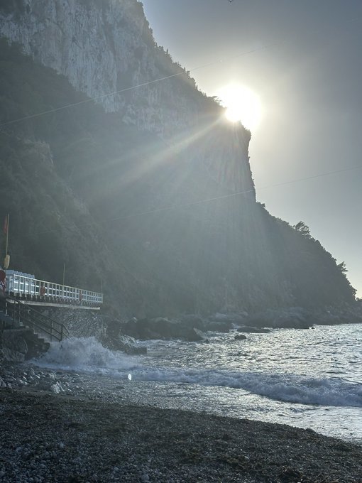 Here&rsquo;s to three hour lunches https://t.co/y6edwCwFvf