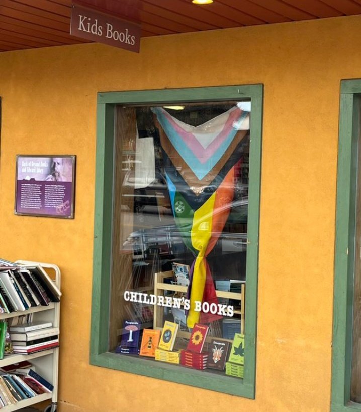 Sondeo Tuitero 

Está de acuerdo con la Propaganda LGBT en las librerías para niños?

NO: 🔄
SÍ: ♥️
.
.