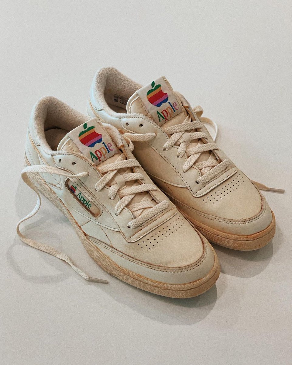 WhiteHouseIce's tweet image. Would you pay $50,000 for these used #Appe shoes?

#Apple #Design #Fashion #Shoes #Sneakers