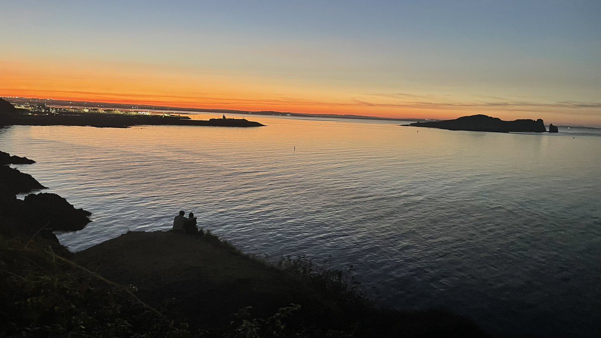 LornaCollinsVC's tweet photo. #Howth #Sunset #IrelandsEye https://t.co/bHwuwKE8QB