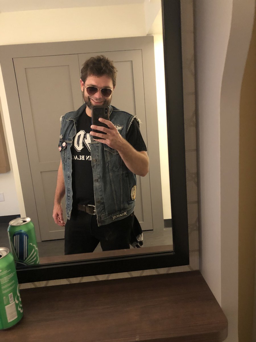 Concert ready!?!? let’s go!!! Miiight be a few beers in already… #CONCERT #GunsNRoses