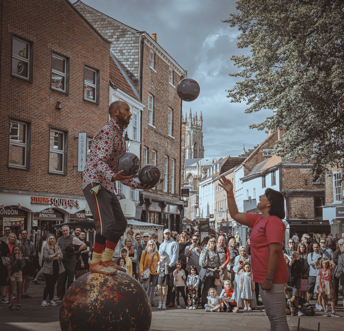 woolrich_photo's tweet photo. Man with his balls 

#yorkminster #york #yorkshire #visityork #cathedral #architecture #photography #england  #northyorkshire #yorkminstercathedral #minster #yorkuk #yorkengland #theshambles #visityorkshire #yorkcity #travel #visitengland #travelphotography #streetphotography https://t.co/fdZiptOWiE