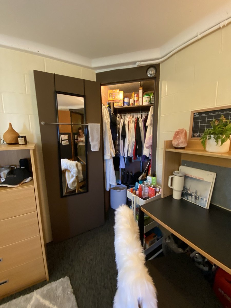 FiskerCaroline's tweet photo. New chapter ❤️ will take some getting used to having a big piece of my heart living at Guelph ❤️ https://t.co/pE5WUpog21